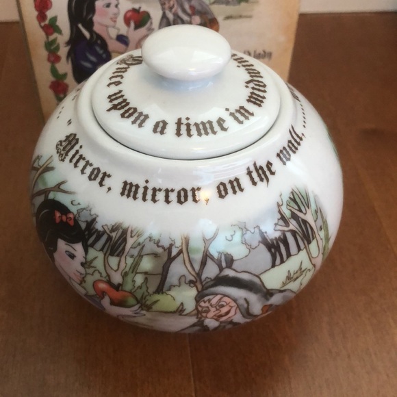 Snow White Creamer and Sugar Set - Picture 4 of 16